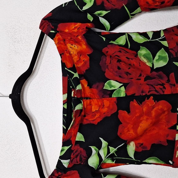 Bebe NEW Red Black Romantic Bohemian Off Shoulder Floral Print Romper Size 0 - Picture 8 of 13
